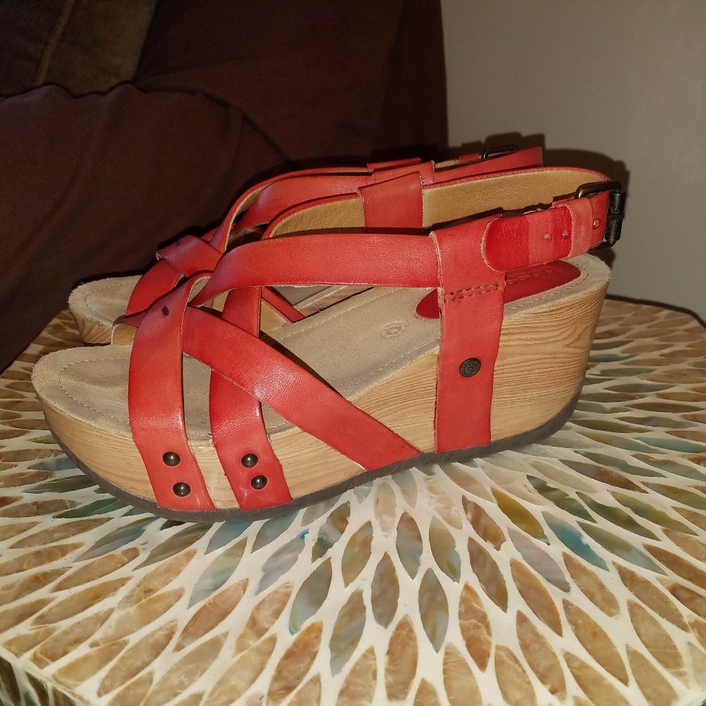 RED wedge sandal - size 7